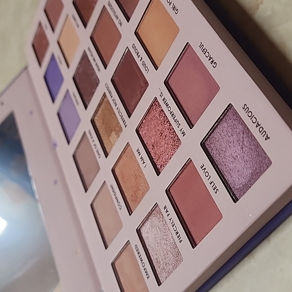 CIATE I Am a Woman What's Your Super Power Neutral Eyeshadow Palette Volume 2 - Picture 3 of 4